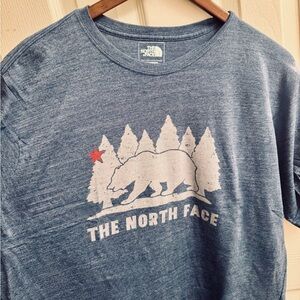 The North Face TriBlend Graphic Bear T-Shirt- XL/Slim Fit, Blue